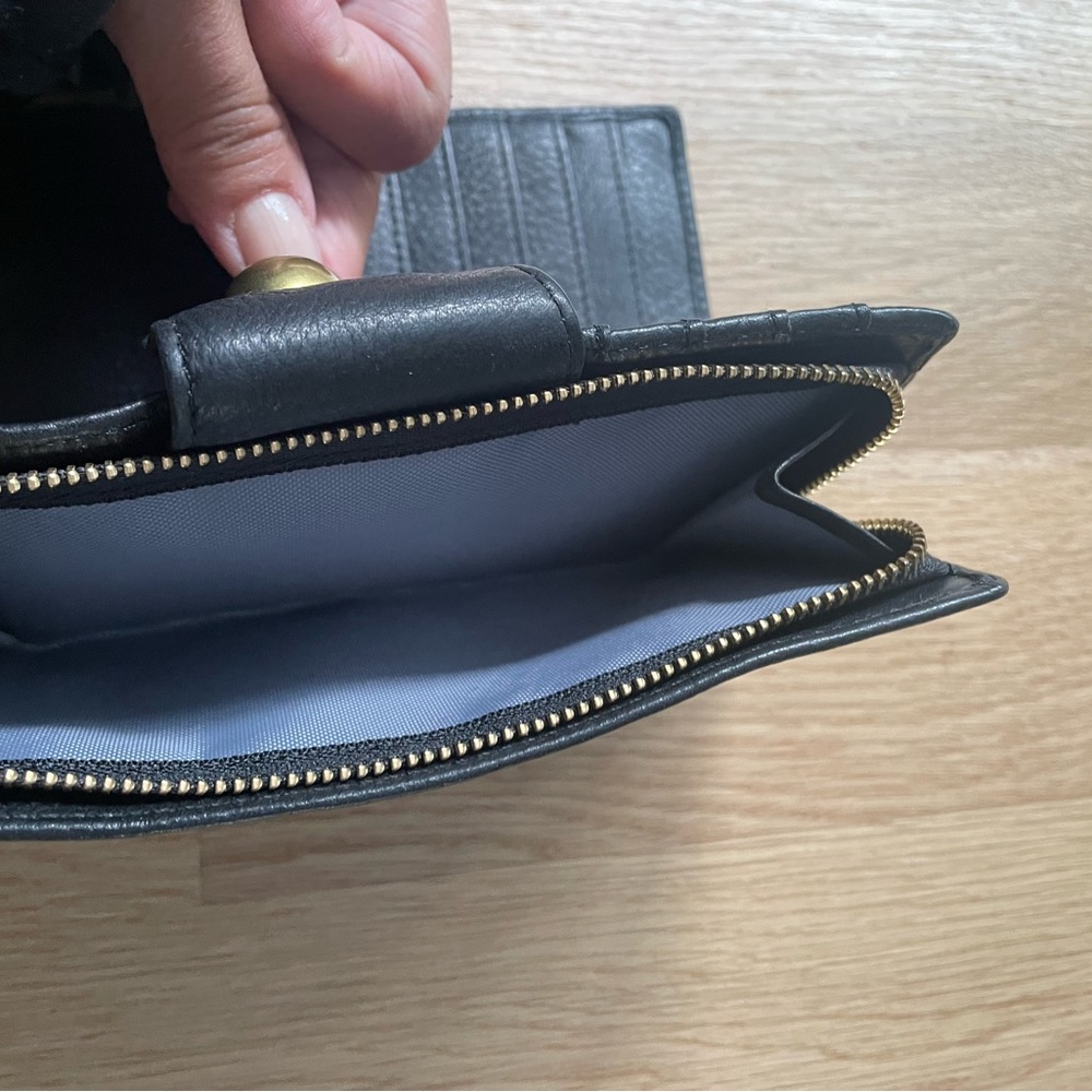 Black leather Osgoode Marley RFID wallet with gold snap closure - Picture 4 of 8